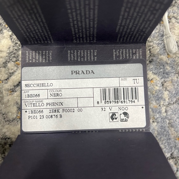 Prada Handbag 100% authentic like-new condition - Picture 9 of 13